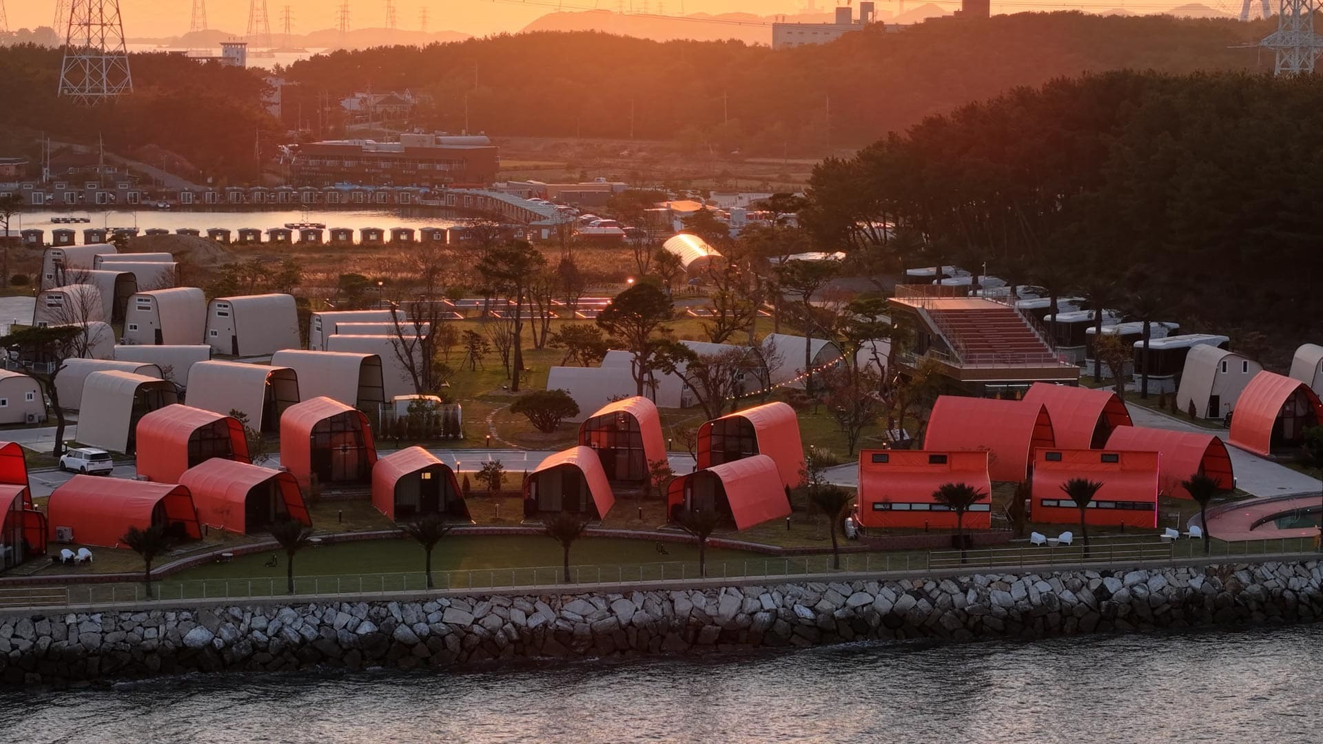 국내 최대 규모 럭셔리 글램핑,<br>
프라이빗한 여행을 즐겨보세요
